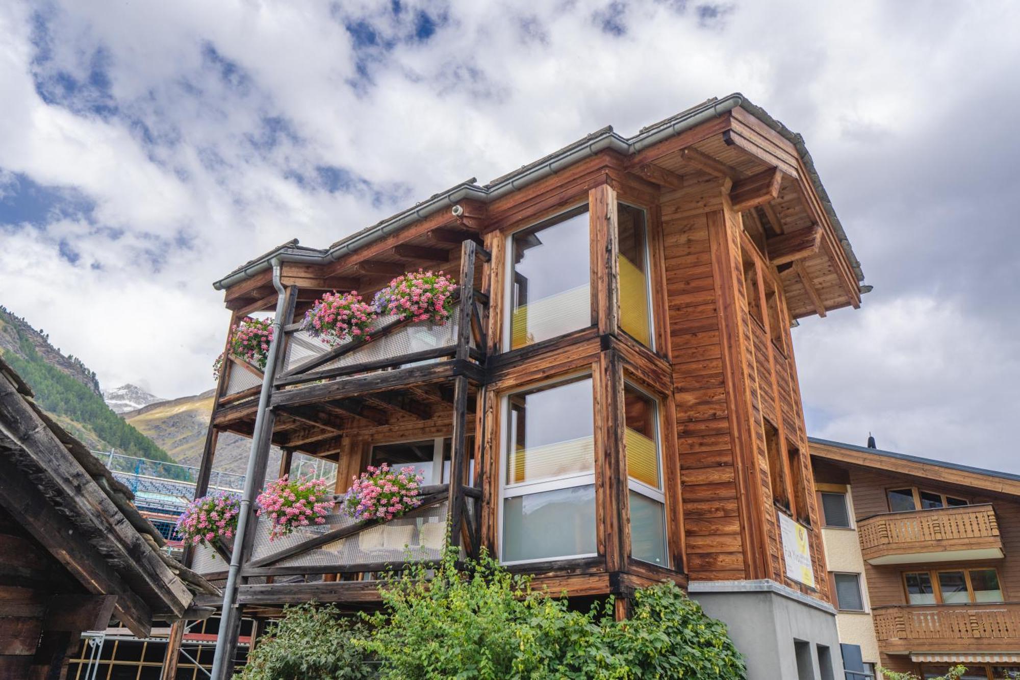 Chalet Schwalbennest Zermatt Bagian luar foto